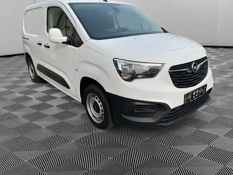 Gebraucht Opel Combo Edition 110 PS (80 kW) 2021 Weiß Van / Kleinbus