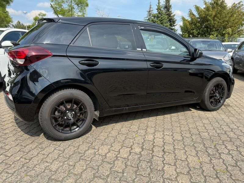 Schwarz Gebraucht 2020 Hyundai i20 YES! Limousine | 7.999 € (Guter Preis) - Bild 1/4