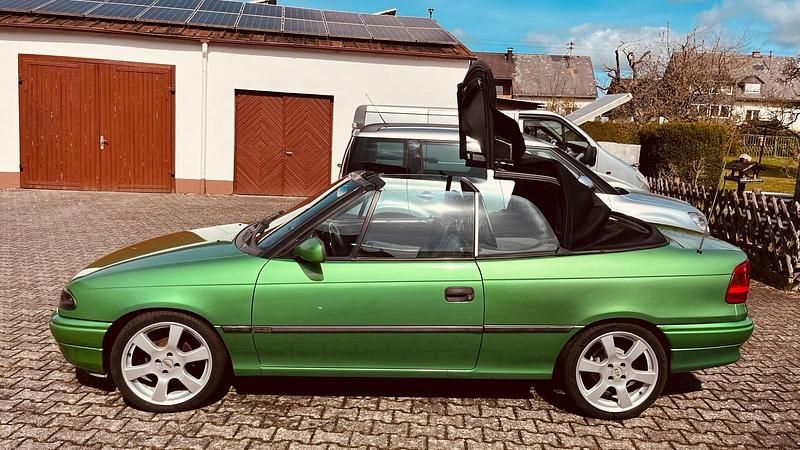Gebraucht Opel Astra Cabriolet 75 PS (55 kW) 1997 Grün Cabrio