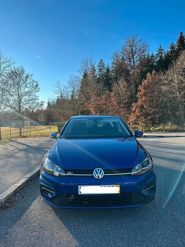 Blau Gebraucht 2017 VW Golf R-line Limousine | 13.800 € (Fairer Preis) - Bild 1/4
