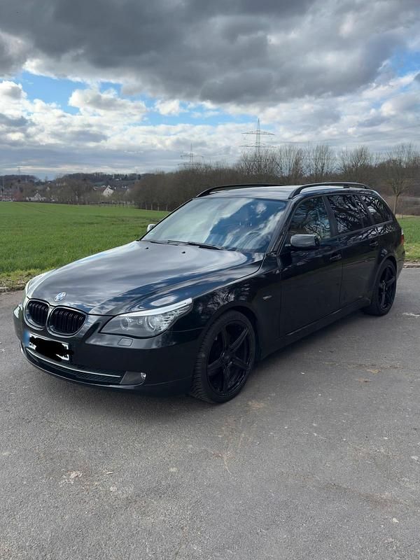 Gebraucht BMW 523 190 PS (139 kW) 2007 Schwarz Kombi