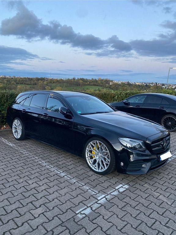 Gebraucht Mercedes E250 AMG line 211 PS (155 kW) 2017 Schwarz Limousine