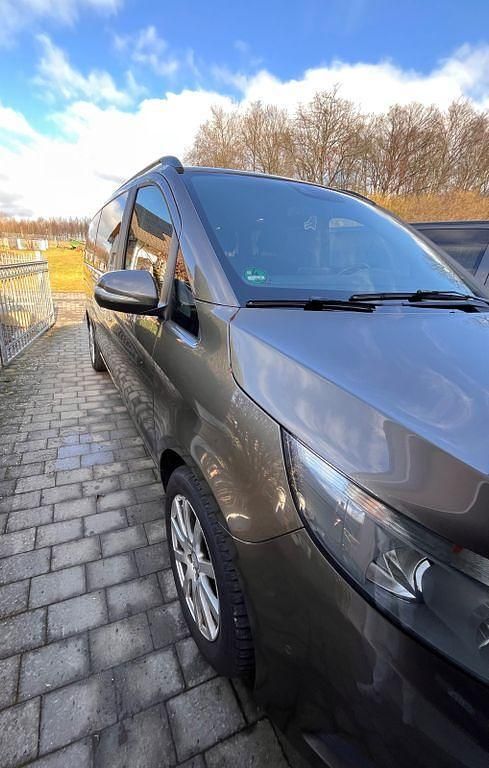 Gebraucht Mercedes V220 Edition 163 PS (119 kW) 2014 Grau Van / Kleinbus