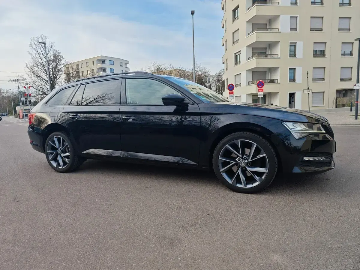 Gebraucht Skoda Superb Ambition 190 PS (139 kW) 2020 Schwarz Kombi