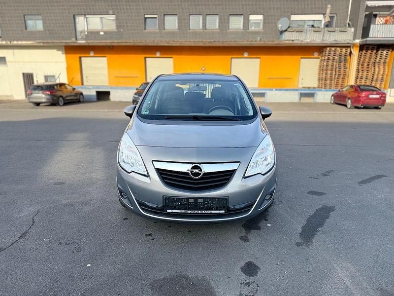 Gebraucht Opel Meriva Design Edition 101 PS (74 kW) 2011 Grau Van / Kleinbus