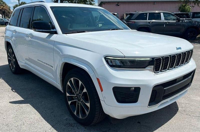 Weiß Neu 2025 Jeep Grand Cherokee Overland SUV | 59.900 € (Etwas zu teuer) - Bild 1/4