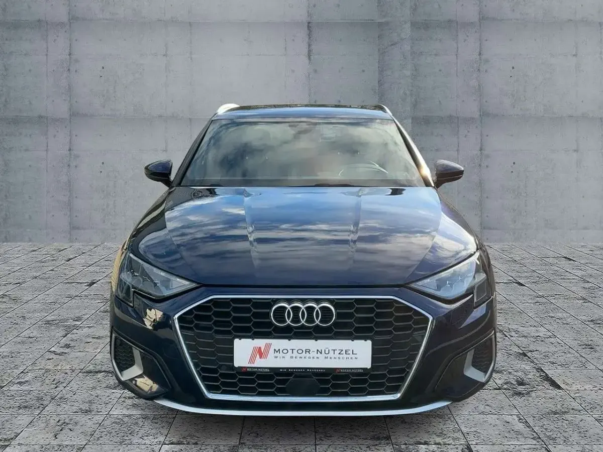 Gebraucht Audi A3 Advanced Plus 116 PS (85 kW) 2022 Navarrablau metallic Limousine