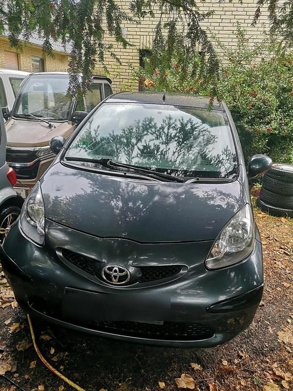 Blau Gebraucht 2005 Toyota Aygo Kleinwagen | 2.200 € (Teuer) - Bild 1/4