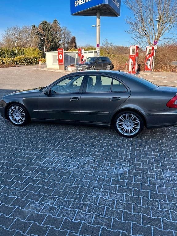 Gebraucht Mercedes E220 Elegance 170 PS (125 kW) 2007 Grau Limousine