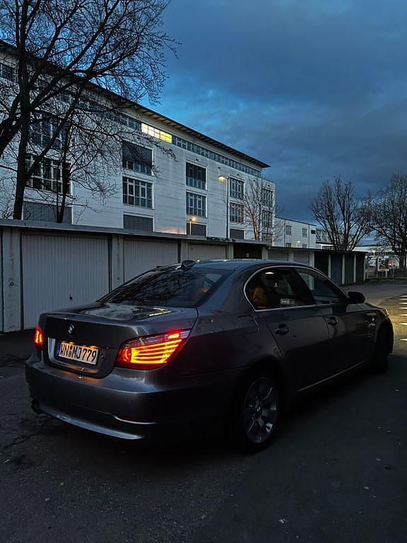 Gebraucht BMW 525 Sport Line 218 PS (160 kW) 2007 Grau Limousine