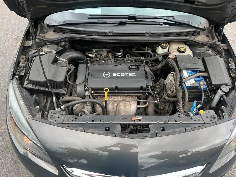 Grau Gebraucht 2014 Opel Astra Kombi | 5.800 € (Fairer Preis) - Bild 1/4