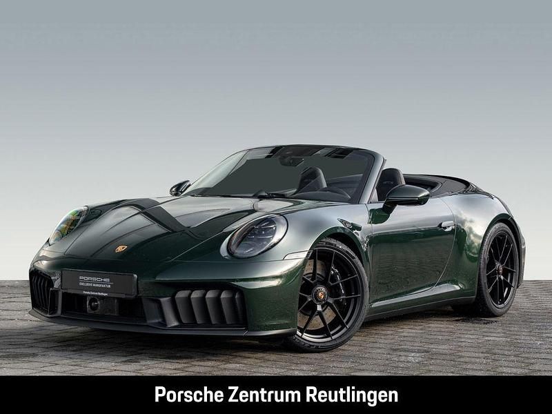 Grün Neu 2025 Porsche 911 Carrera 4 Cabriolet Cabrio | 228.156 € (Etwas zu teuer) - Bild 1/4