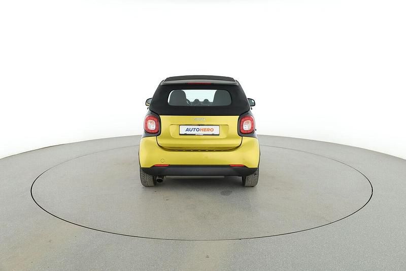 Używany Smart ForTwo Cabrio Basis 90 KM (66 kW) 2016 Czarny Kabriolet