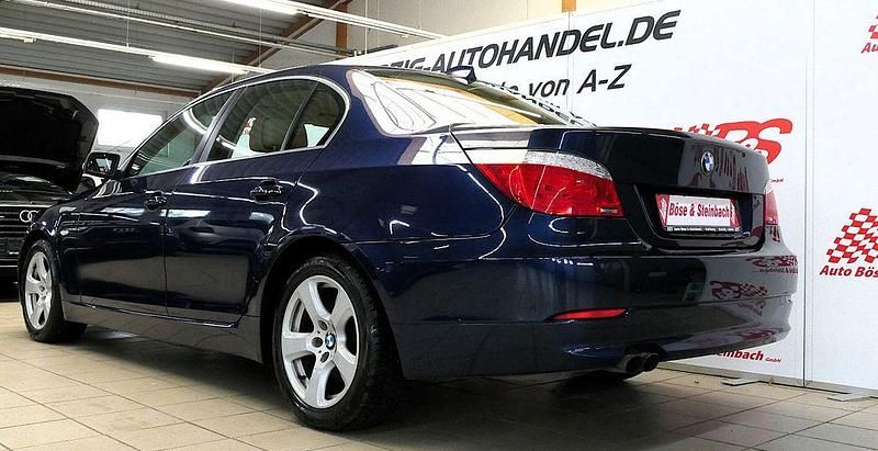 Gebraucht BMW 523 Advantage 190 PS (139 kW) 2009 Blau Limousine