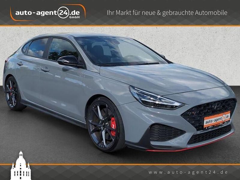 Shadow grey / sol Gebraucht 2023 Hyundai i30 N Performance Limousine | 29.990 € (Fairer Preis) - Bild 1/4