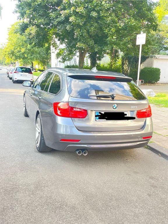 Grau Gebraucht 2012 BMW 330 Sport Line Kombi | 9.500 € (Fairer Preis) - Bild 1/4