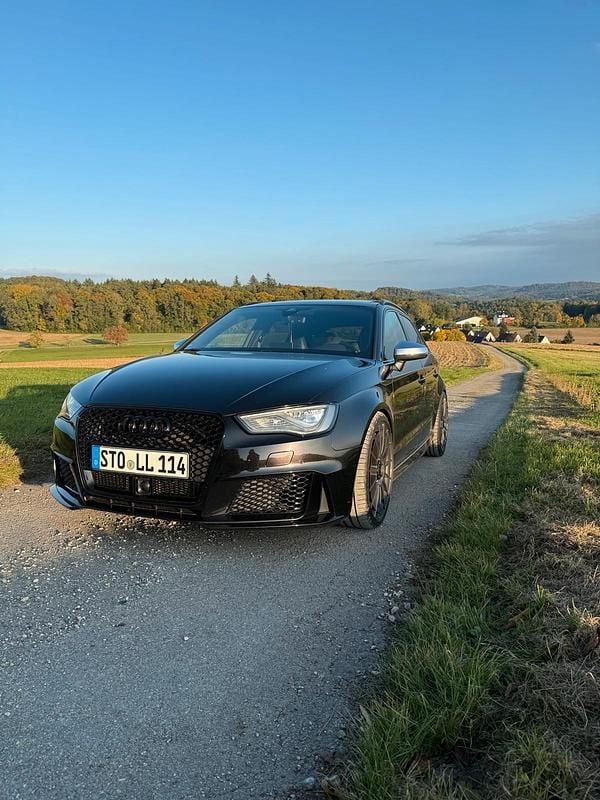 Schwarz Gebraucht 2015 Audi RS3 Kleinwagen | 31.999 € (Fairer Preis) - Bild 1/4