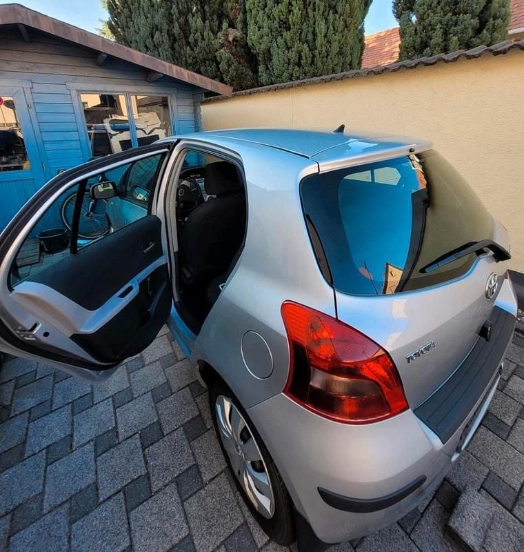 Silber Gebraucht 2007 Toyota Yaris Kleinwagen | 6.200 € (Etwas zu teuer) - Bild 1/4