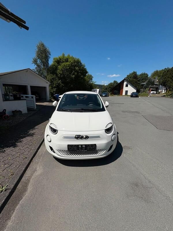 Weiß Neu 2025 Fiat 500e Limousine | 35.000 € (Fairer Preis) - Bild 1/4