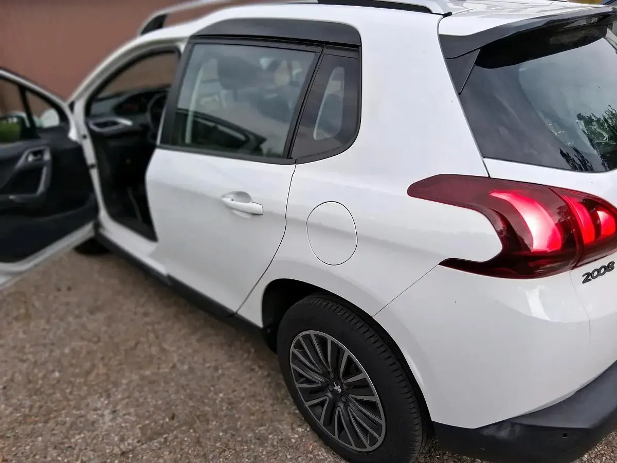 Gebraucht Peugeot 2008 82 PS (60 kW) 2017 Weiß SUV