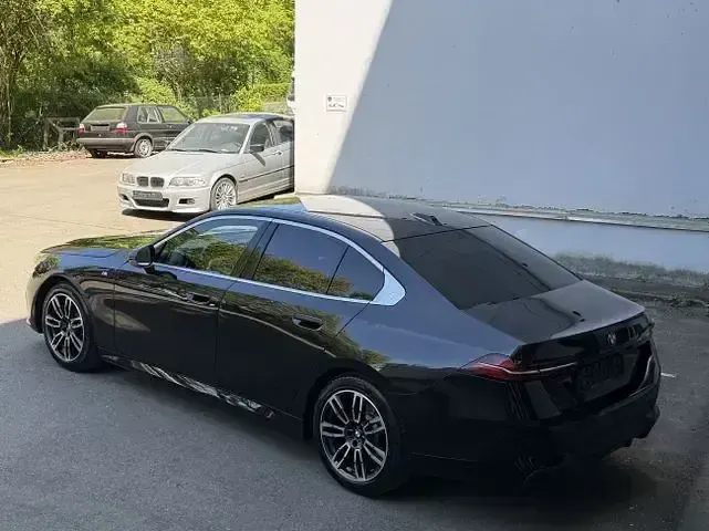 Gebraucht BMW 520 M Sport 197 PS (144 kW) 2024 Schwarz Limousine