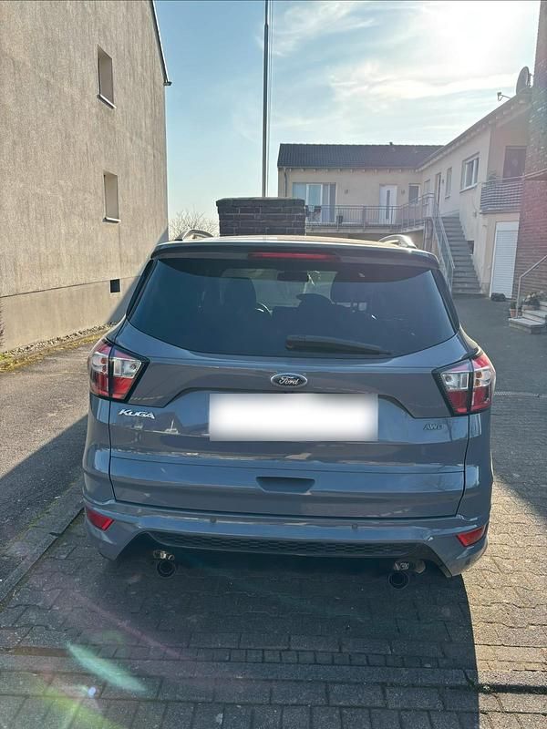 Gebraucht Ford Kuga ST-Line 240 PS (176 kW) 2019 Grau SUV