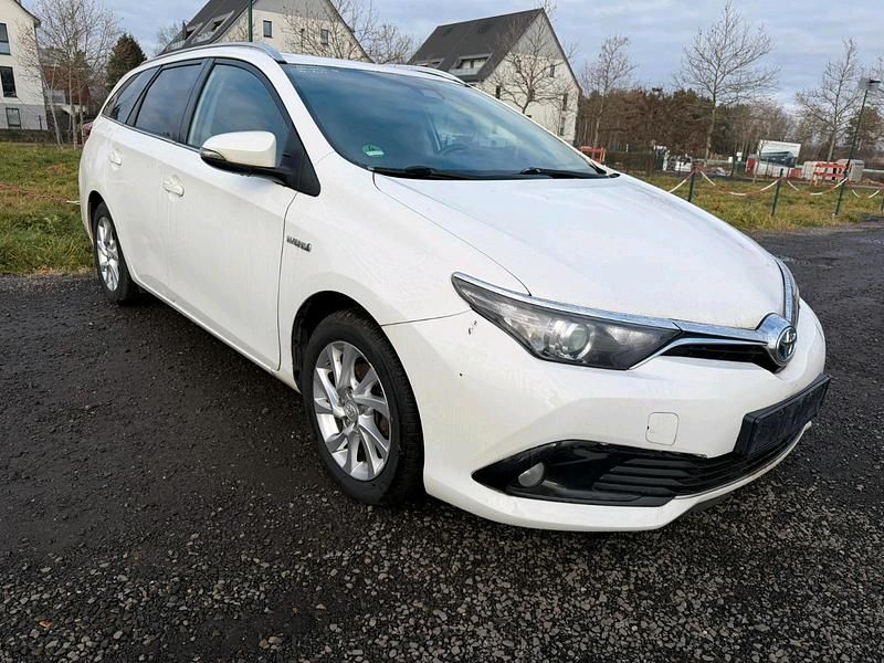 Gebraucht Toyota Auris Hybrid 100 PS (73 kW) 2017 Weiß Kombi