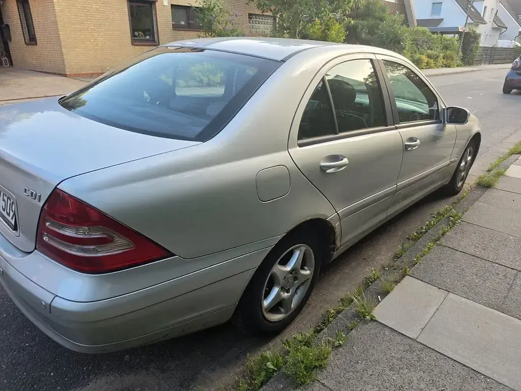 Gebraucht Mercedes C200 Classic 122 PS (89 kW) 2003 Silber Limousine