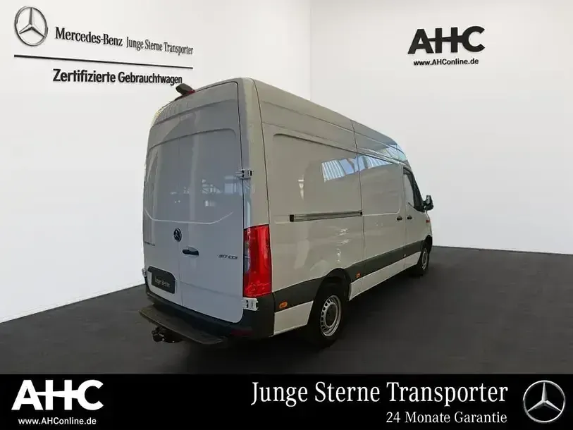 Używany Mercedes Sprinter 170 KM (125 kW) 2023 Biały Van