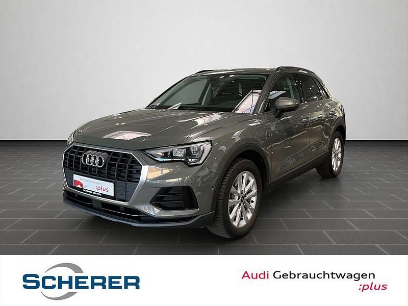 Chronosgrau metallic (metallic) Gebraucht 2022 Audi Q3 Ambiente SUV | 30.490 € (Fairer Preis) - Bild 1/4