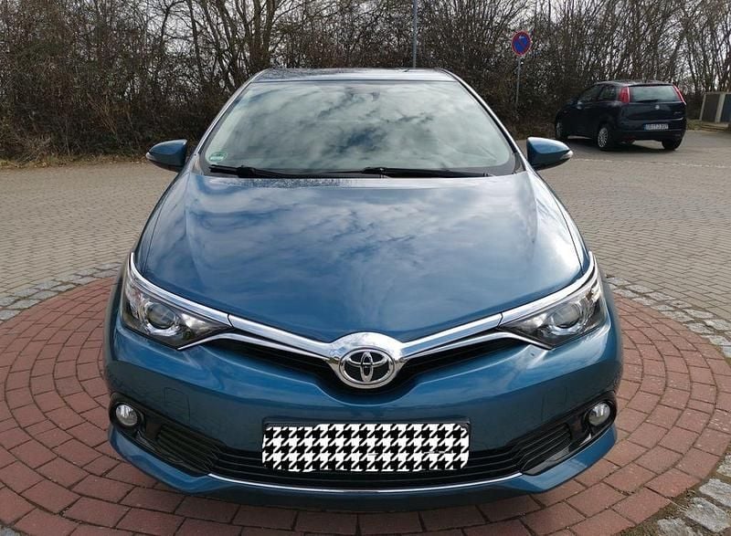 Gebraucht Toyota Auris Edition-S 116 PS (85 kW) 2016 Blau Limousine