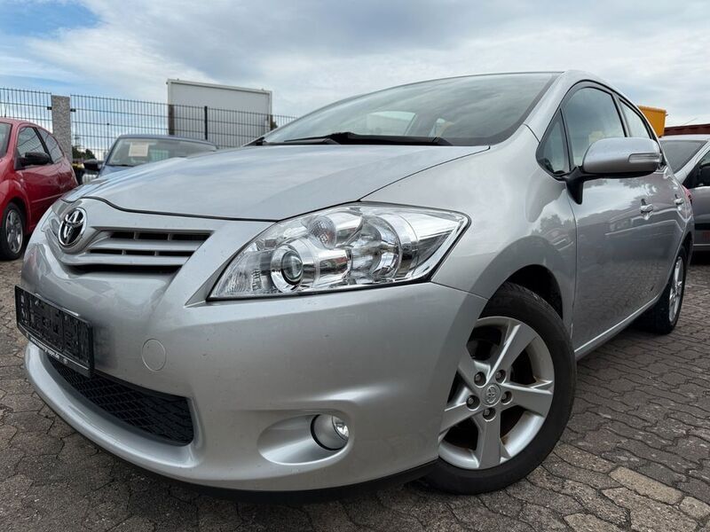 Silber Gebraucht 2011 Toyota Auris Limousine | 3.999 € (Fairer Preis) - Bild 1/4