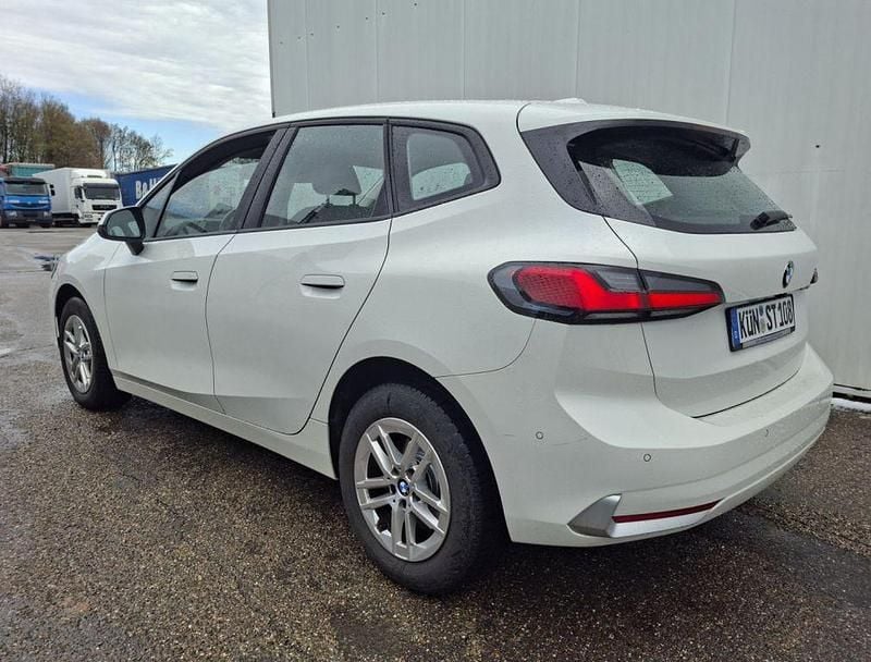 Gebraucht BMW 218 Active Tourer Performance 150 PS (110 kW) 2023 Weiß Van / Kleinbus