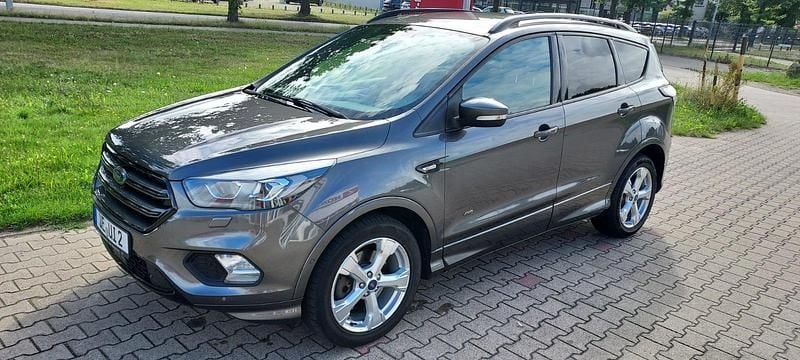 Grau Gebraucht 2018 Ford Kuga ST-Line SUV | 13.500 € (Fairer Preis) - Bild 1/4
