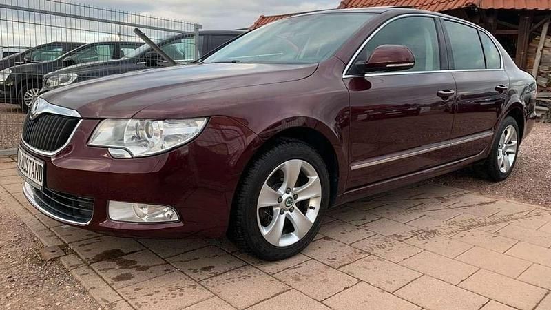 Gebraucht Skoda Superb 140 PS (102 kW) 2010 Rot Limousine