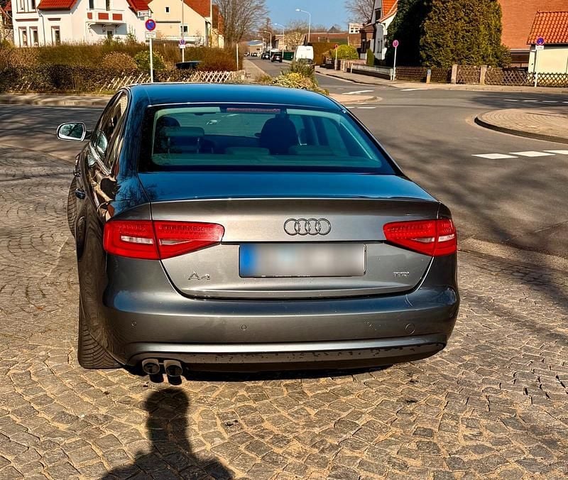 Gebraucht Audi A4 140 PS (102 kW) 2012 Grau Limousine