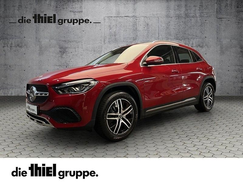 Rot Gebraucht 2022 Mercedes GLA200 Progressive SUV | 32.450 € (Guter Preis) - Bild 1/4