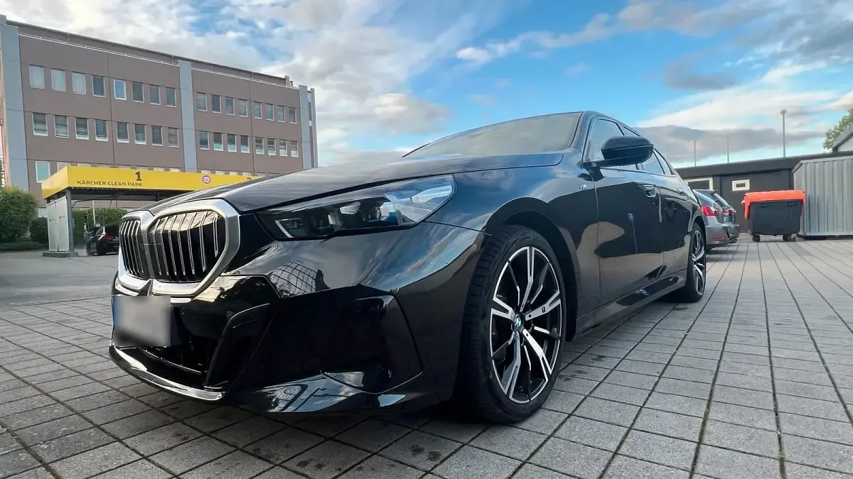 Gebraucht BMW 520 M Sport 197 PS (144 kW) 2024 Schwarz Limousine