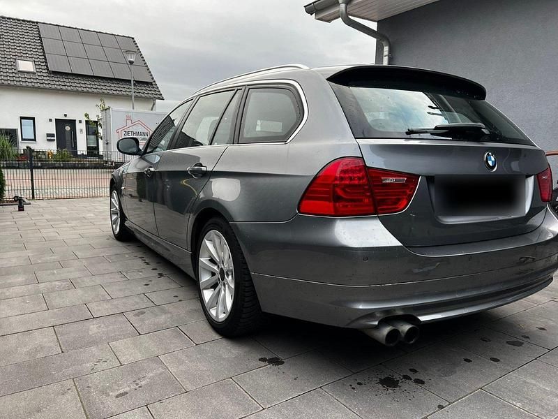 Gebraucht BMW 325 218 PS (160 kW) 2010 Grau Kombi