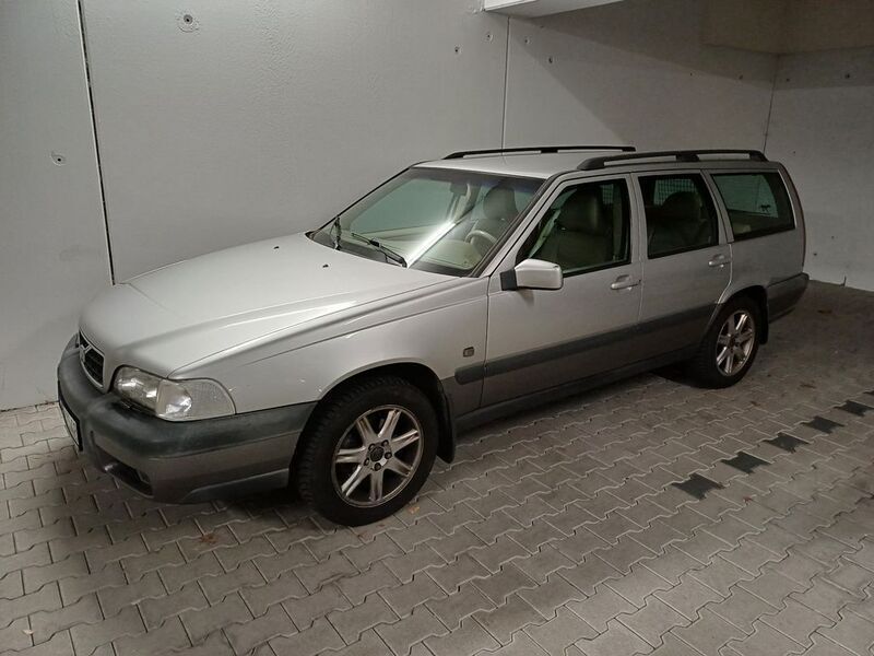 Silber Gebraucht 2000 Volvo V70 Kombi | 7.950 € - Bild 1/4