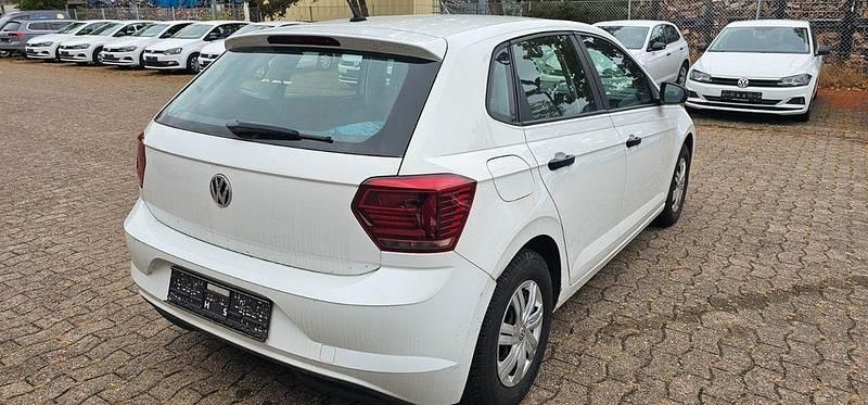 Gebraucht VW Polo Trendline 65 PS (47 kW) 2019 Weiß Limousine