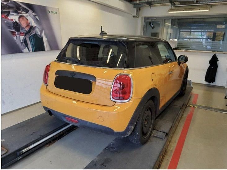 Gebraucht Mini ONE 102 PS (75 kW) 2017 Volcanic orange Kleinwagen