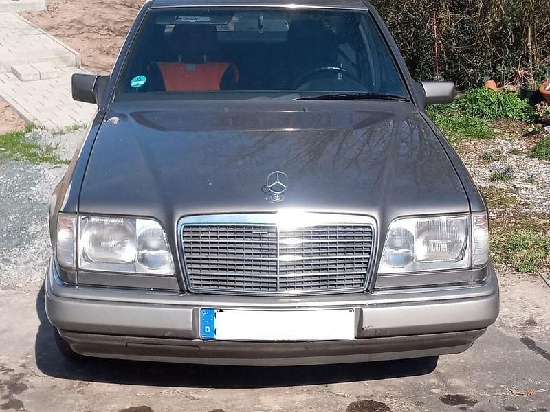 Gebraucht Mercedes 200 136 PS (100 kW) 1994 Grau Limousine