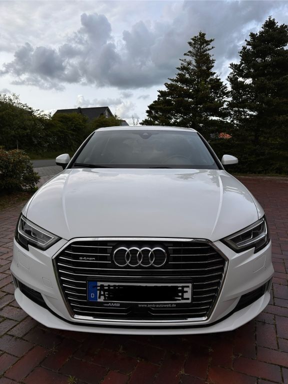 Weiß Gebraucht 2017 Audi A3 e-tron Design Kleinwagen | 14.600 € (Superpreis) - Bild 1/4