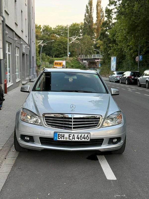 Silber Gebraucht 2010 Mercedes C200 Limousine | 7.999 € (Fairer Preis) - Bild 1/4