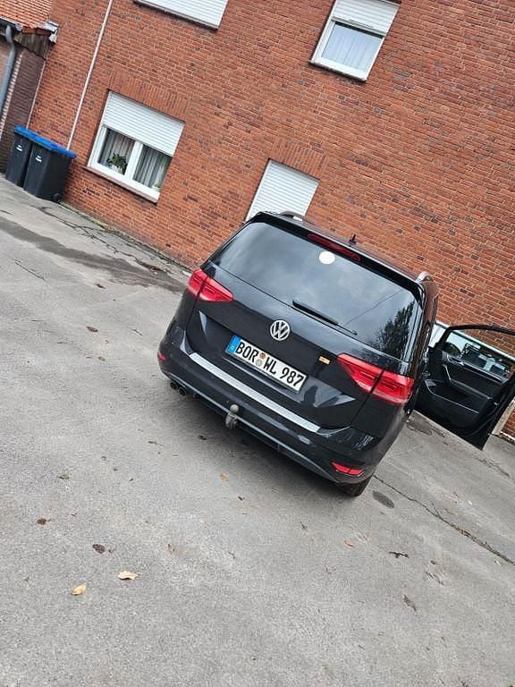 Schwarz Gebraucht 2016 VW Touran Highline Van / Kleinbus | 11.900 € (Superpreis) - Bild 1/4