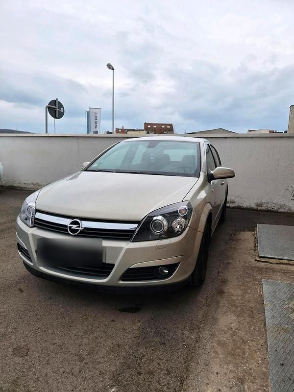 Gebraucht Opel Astra 105 PS (77 kW) 2004 Silber Kleinwagen