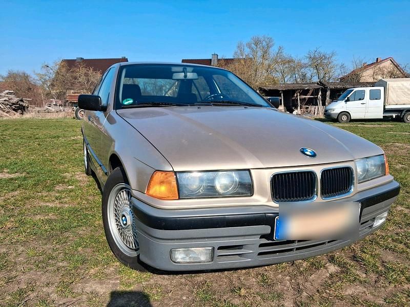 Gebraucht BMW 316 101 PS (74 kW) 1992 Beige Limousine