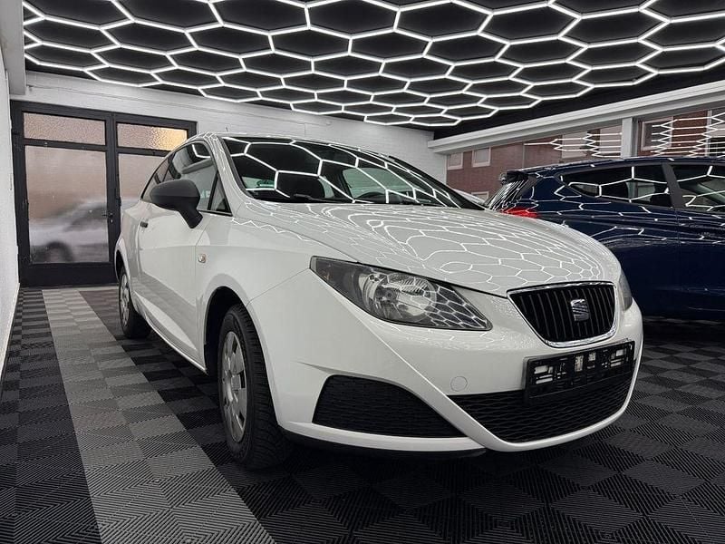 Weiß Gebraucht 2011 Seat Ibiza SC Basis Kleinwagen | 4.990 € (Fairer Preis) - Bild 1/4