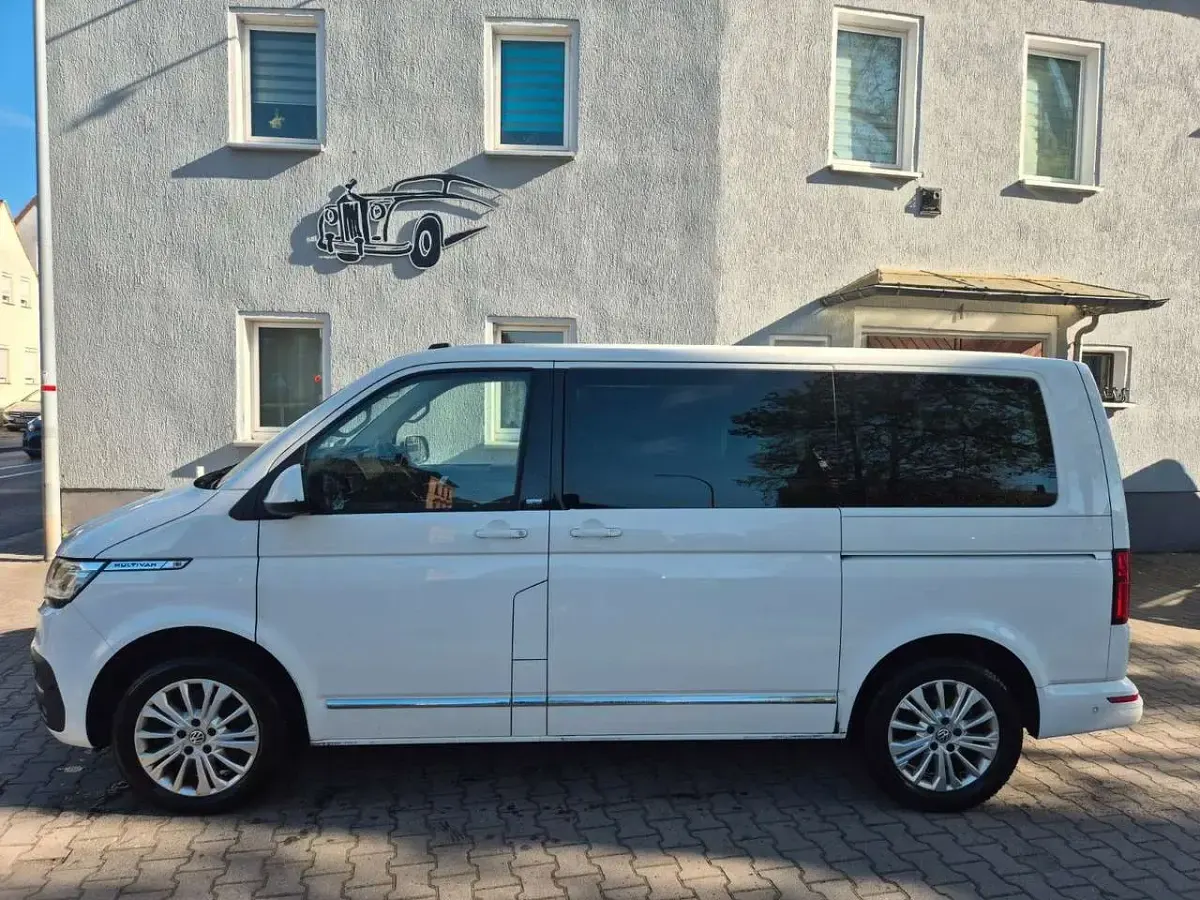 Second-hand VW Multivan 204 CP (150 kW) 2021 Alb Monovolum